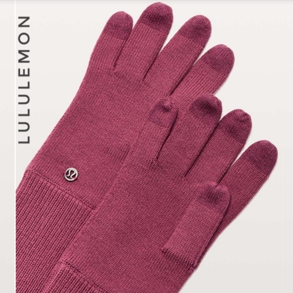 Lululemon Scroll On Knit Gloves

Misty Merlot - Picture 4 of 4